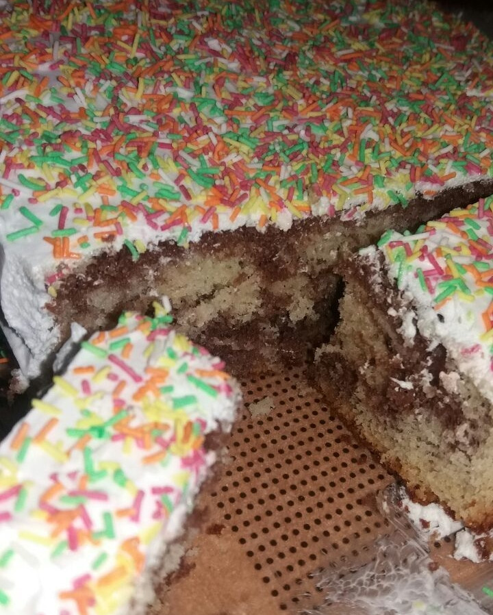 اینم کیک خوشمزه من باتزیین خامه وترافل