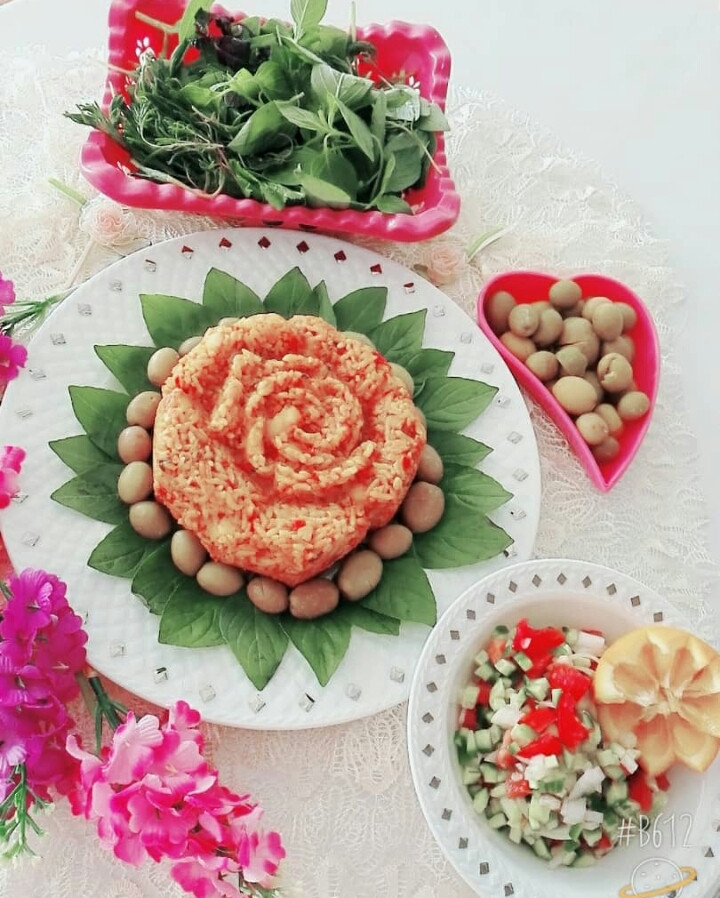 دمی گوجه وسالاد شیرازی 