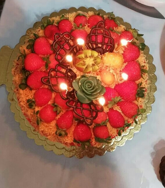 کیک تولد میوه ای