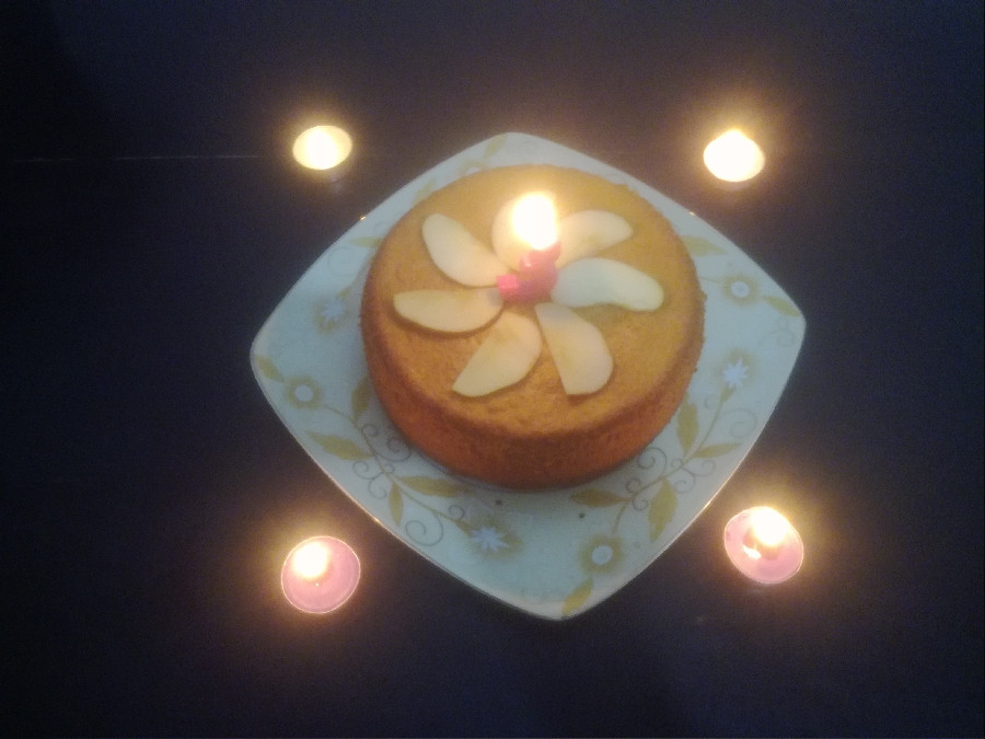 عکس اینم کیک زعفرونی من واسه تولد