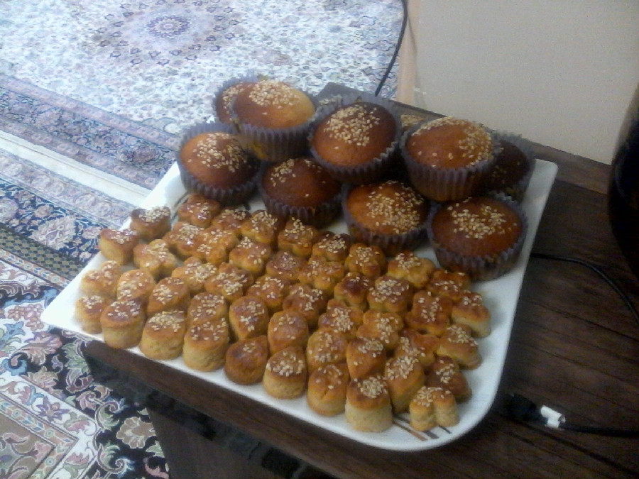 کیک یزدی و نان چای قزوین 