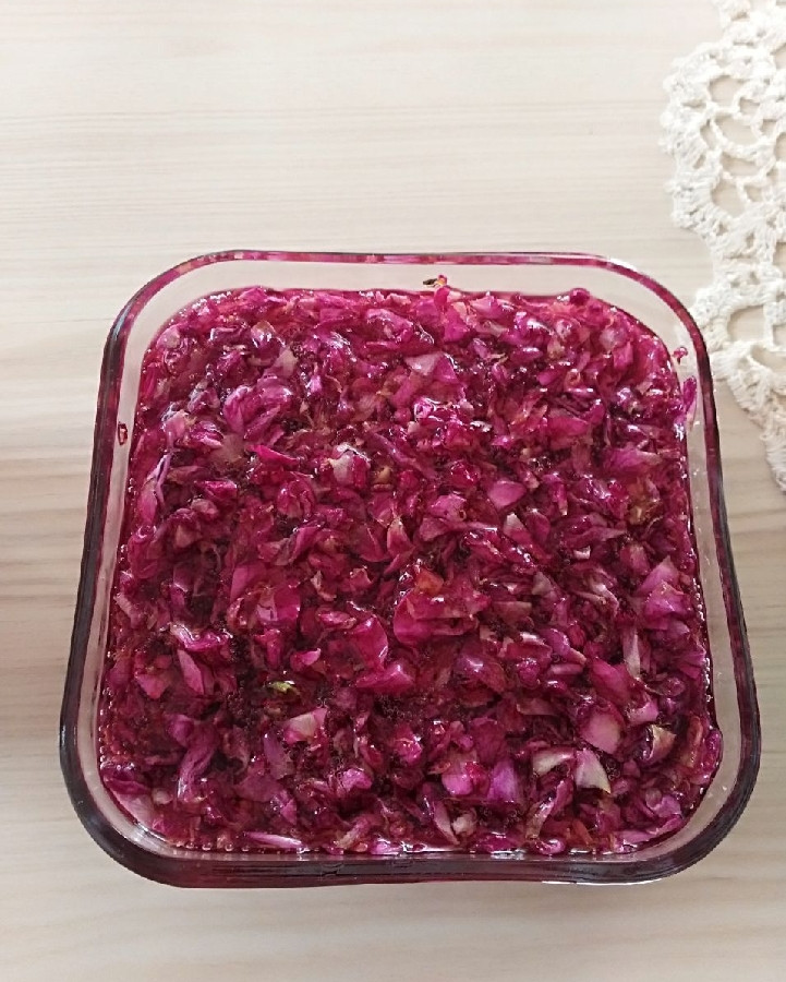 عکس مربا گل محمدی وشربت گل محمدی بدون رنگ ، رنگ خود گل خیلی خوش طعم شده