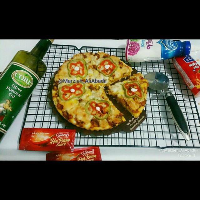 پیتزا خونگی مرغ و قارچ با خمیر پیتزا خونگی