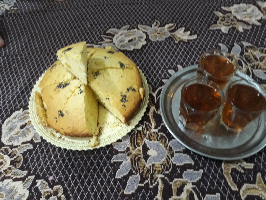 عکس کیک آناناسی همراه با چای