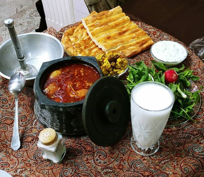 آبگوشت یک غذای اصیل ایرانی 