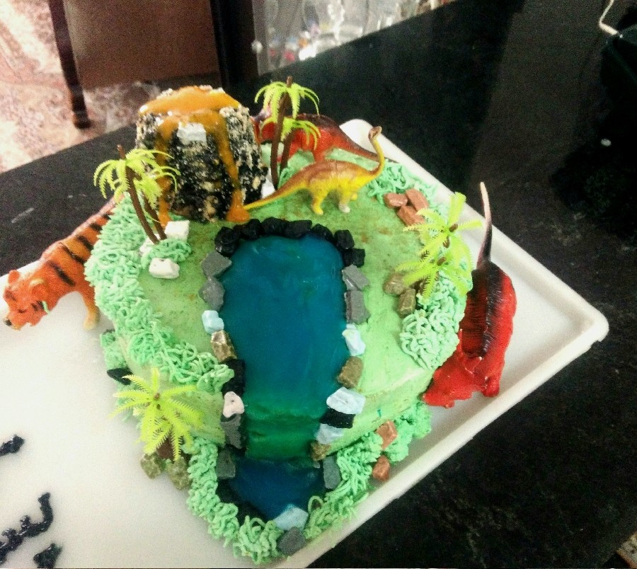 کیک دایناسوریه من برای تولد خواهرزادم