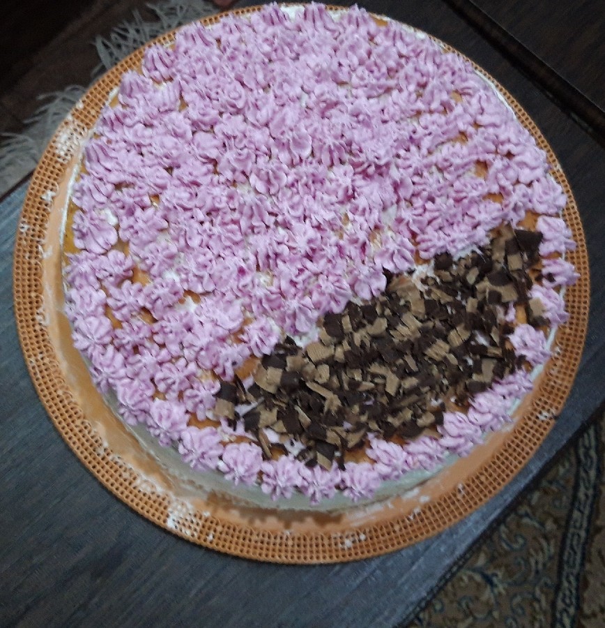 کیک با شکوفه های صورتی برای روز مادر