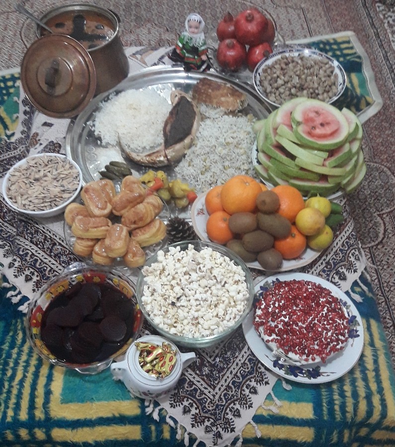 عکس سفره یلدای ما با کلی تاخیر