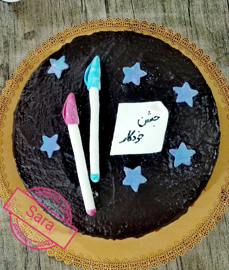 عکس کیک شیفون با روکش شکلات و تزیین فوندانت