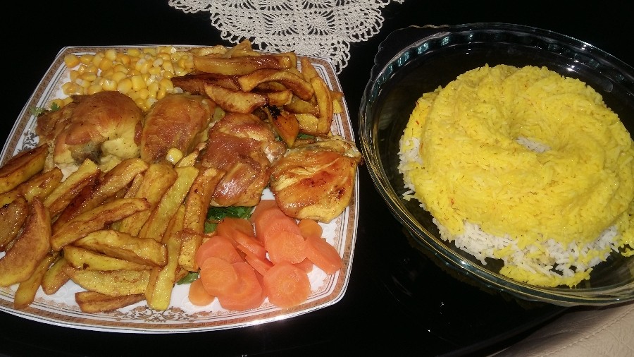 عکس خوراک مرغ و سبزیجات با پلوی قالبی