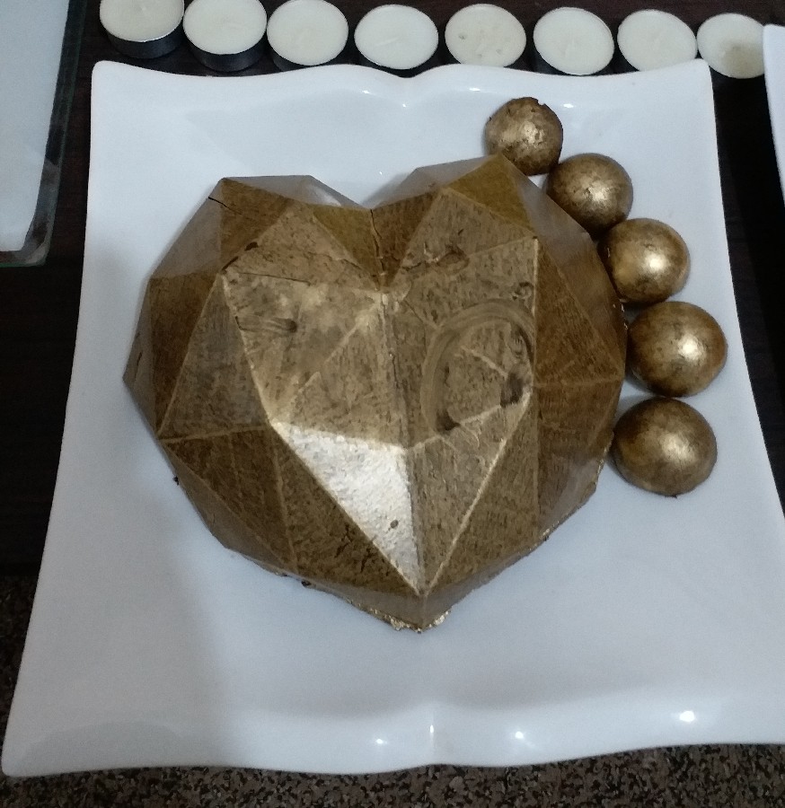 عکس کیک قلب سورپرایز شکلاتی برای تولدم