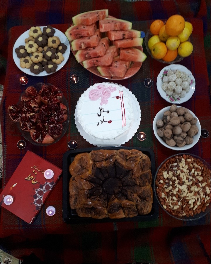 عکس یلدای ۹۷(باسلق و شیرینی های بای و شیرینی دارچینی خودم پز)
