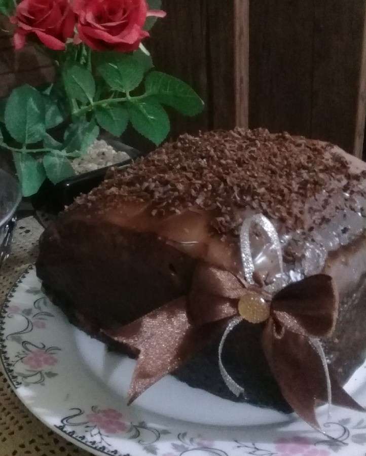 کیک شکلاتی کرم دار با رویه شکلاتی