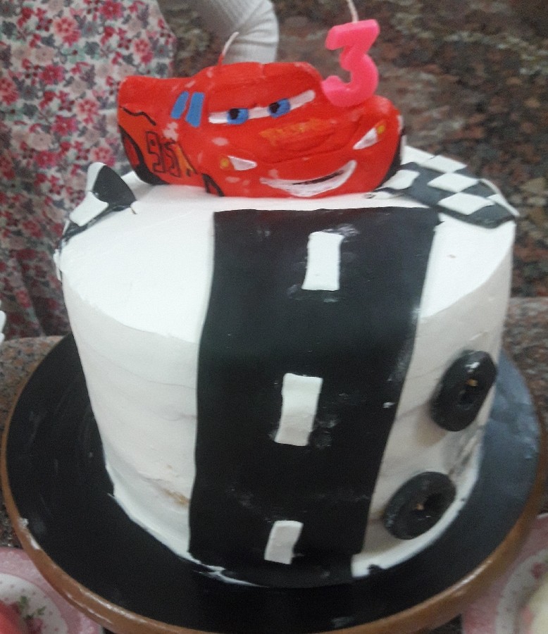 کیک تولد پسرم که سه سالش تموم شد