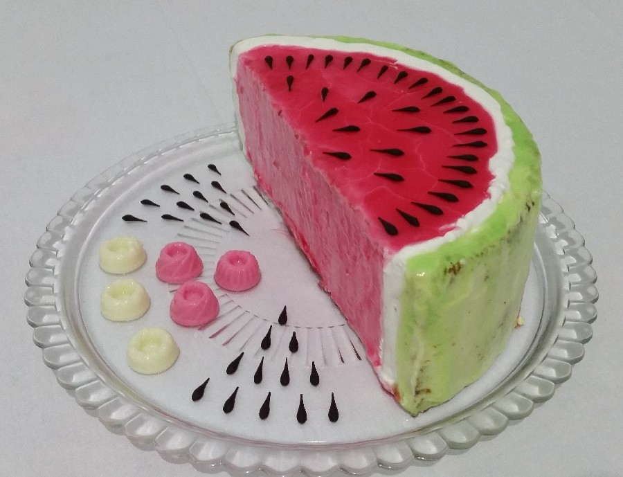 عکس کیک اسفنجی هندوانه برای یلدای ۹۷