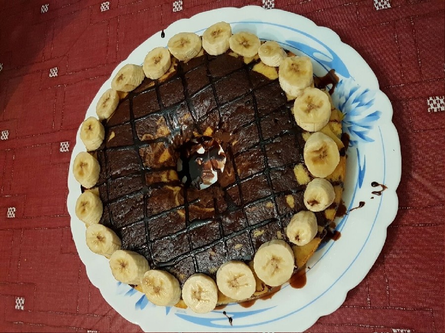 عکس 
کیک وانیلی با مغز شکلاتی