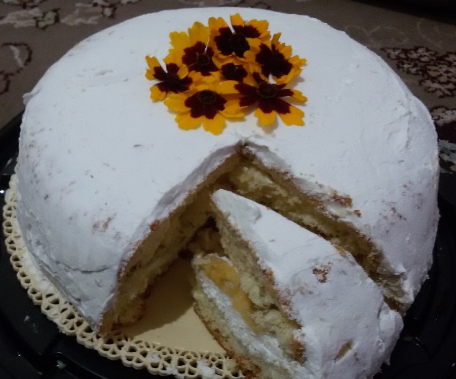 کیک خامه ای بافیلینگ موز و گردو