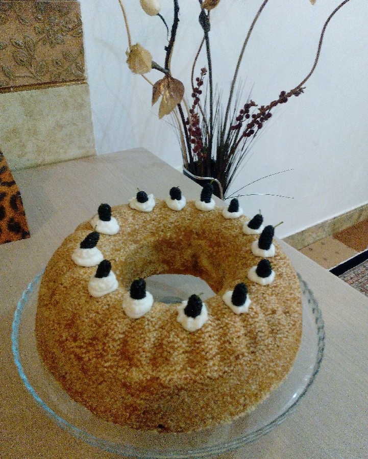 عکس کیک شاه توت با رویه کنجد 