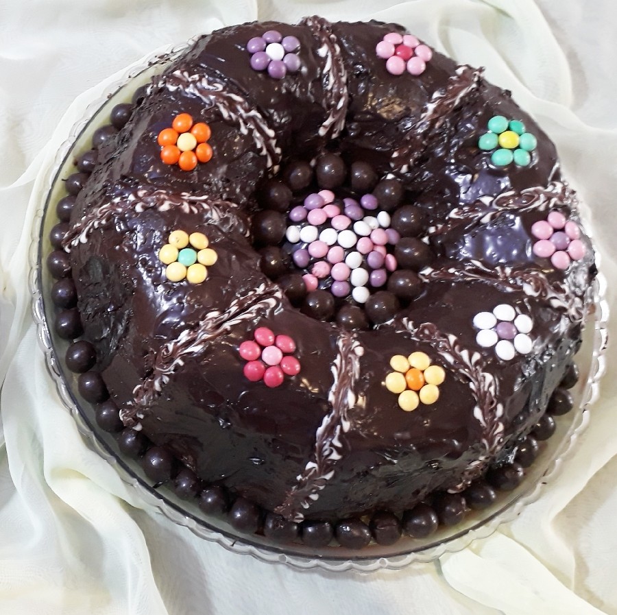 کیک با رویه شکلات برای تولد دوستم
