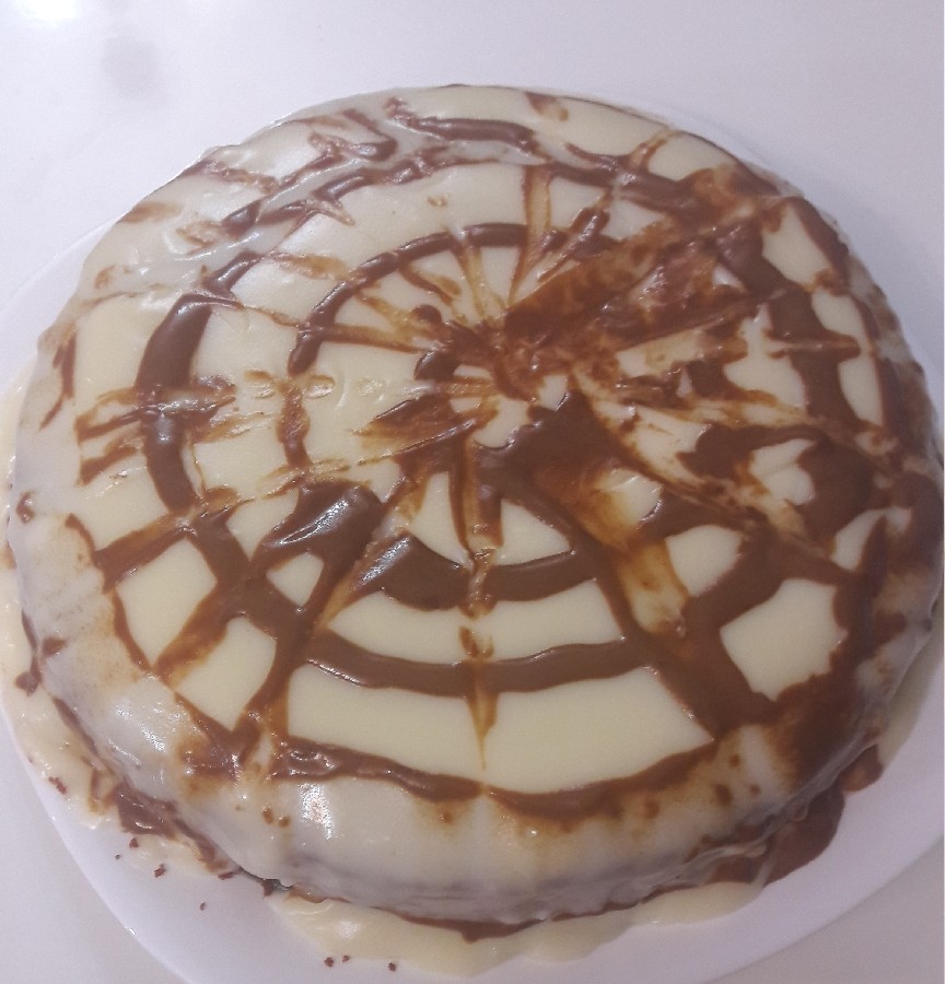 عکس کیک شکلاتی با رویه محلبی
