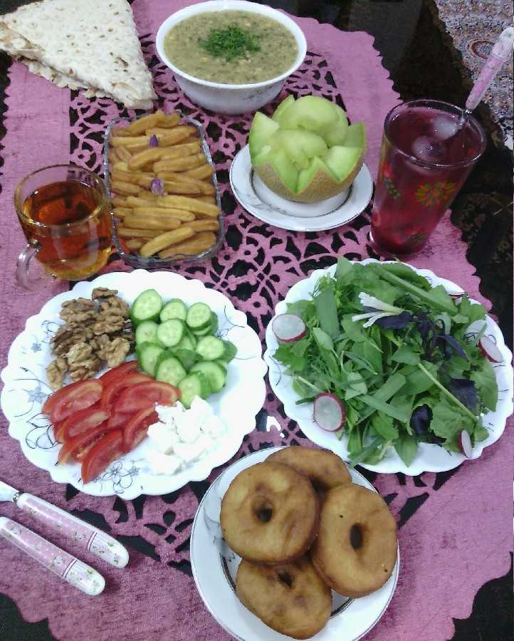 عکس اولین سفره افطار خونه ما