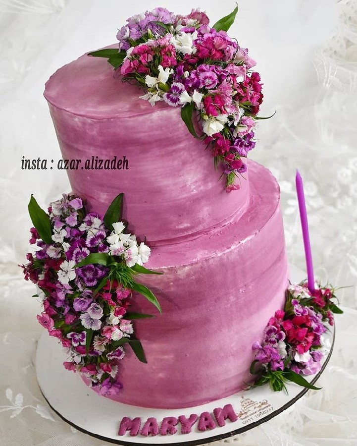 عکس کیک خامه با گلهای طبیعی