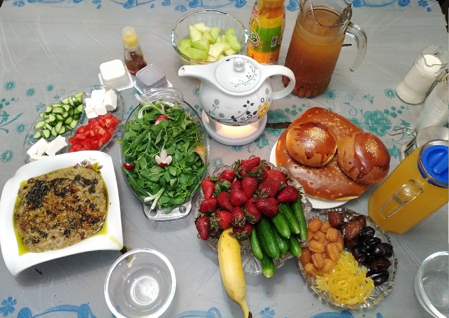عکس افطاری ساده(آش شله قلمکار، پنیر و سبزی، خاکشیر و..) 