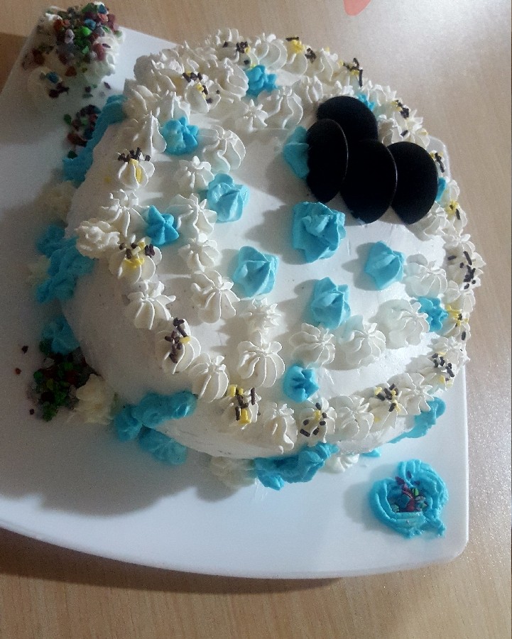 عکس اولین کیک شیفونی که درست کردم ممنون از دوست عزیزم پریسا جون ?????
