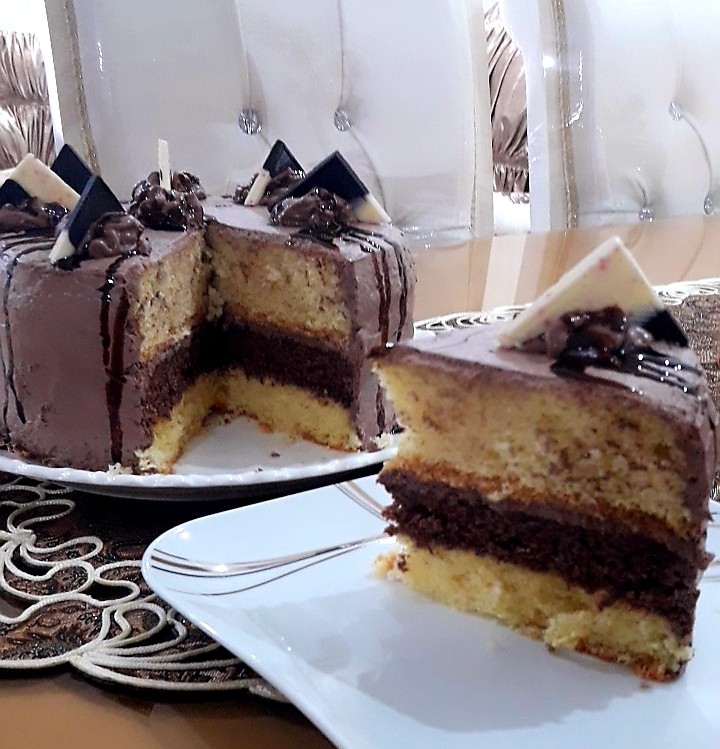 عکس کیک وانیلی و کیک شکلاتی