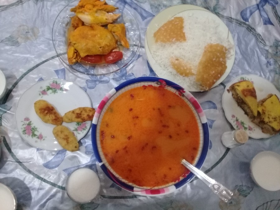 عکس افطار ما سوپ برنج ومرغ شامیو خاگینه مغزدار 