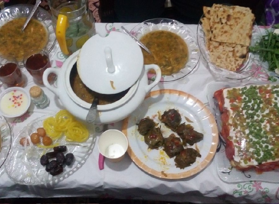 عکس اینم افطاری خونه مادرجون