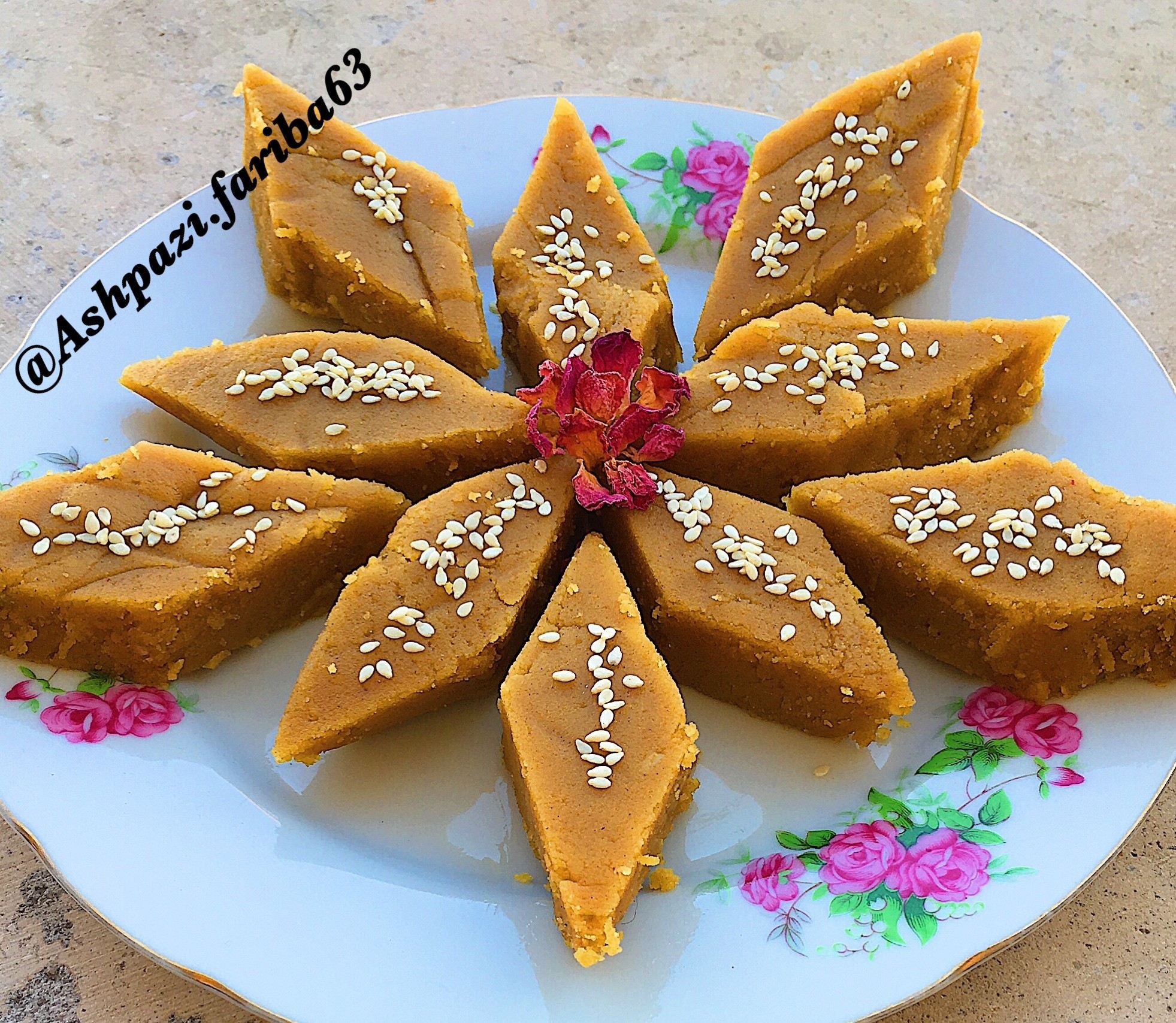 عکس حلوای نثار (کفگیری)