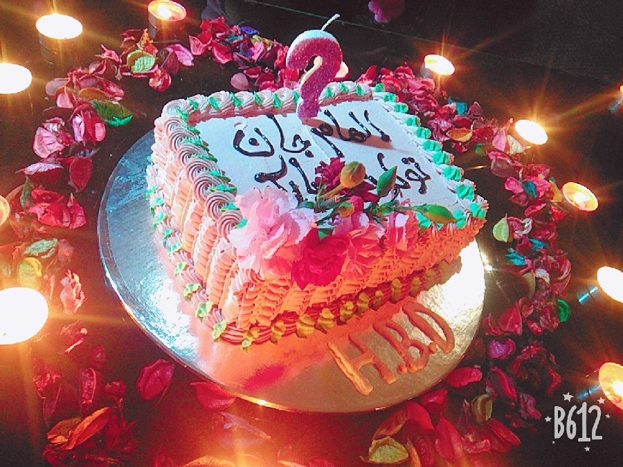 اینم.کیک تولدم که خواهرایه قشنگم زحمتشوکشیدن وسوپرایزم کردن???دوستتون دارم دوستایه گلم التماس دعا.