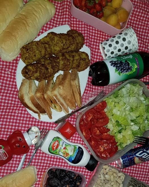 عکس افطاری در پارک❤