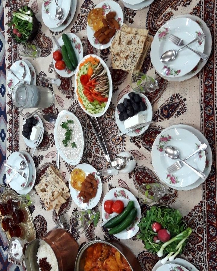 عکس سفره افطاری مامانم 