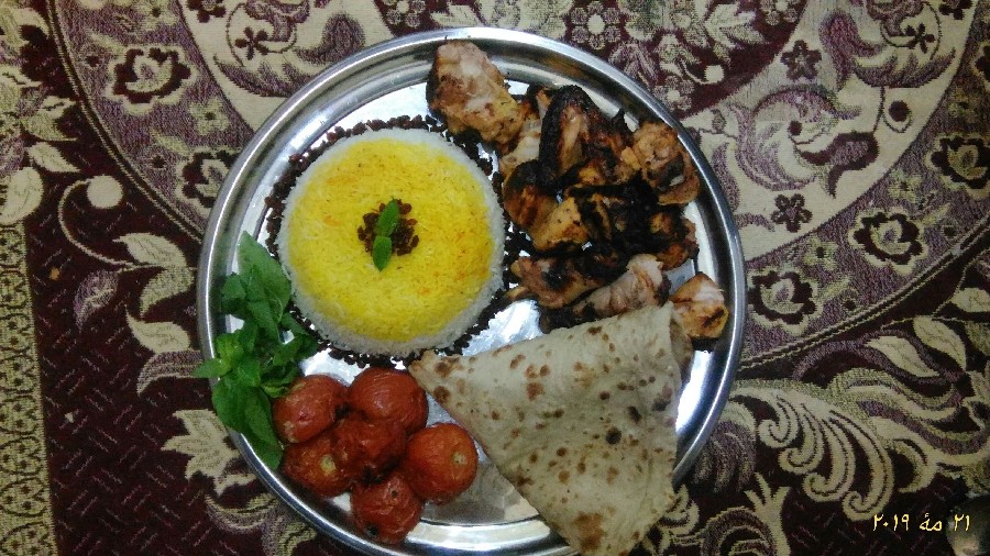 مرغ کبابی با نان عربی تنوری افطار امشب
