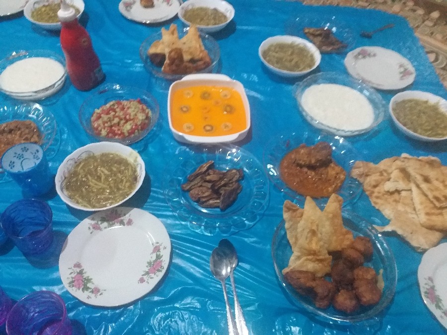 عکس اینم از سفره افطار ۲۰ رمضان