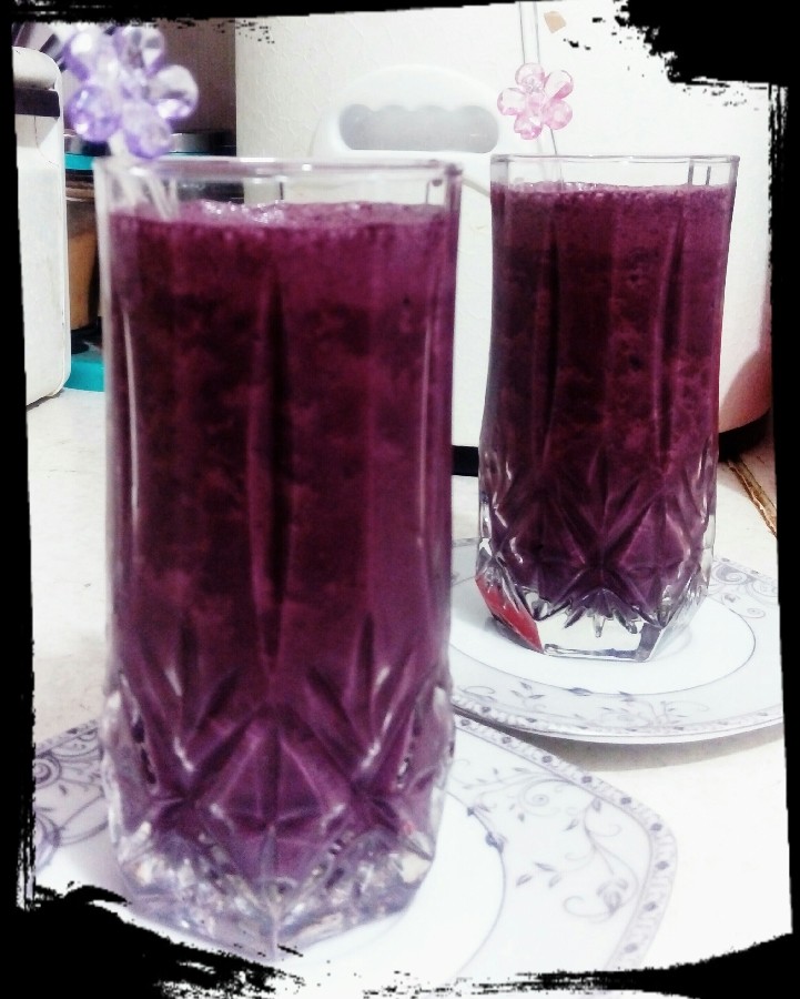 میلک شیک شاه توت