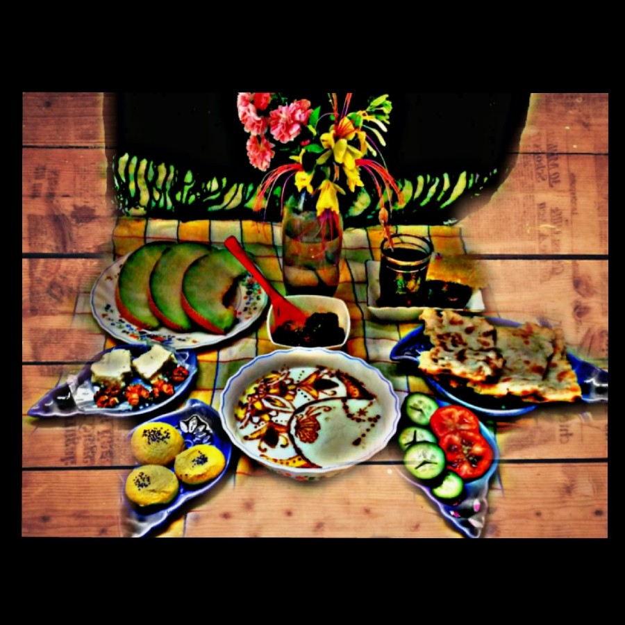عکس افطاری و نقاشی فرنی در عکس بعدی