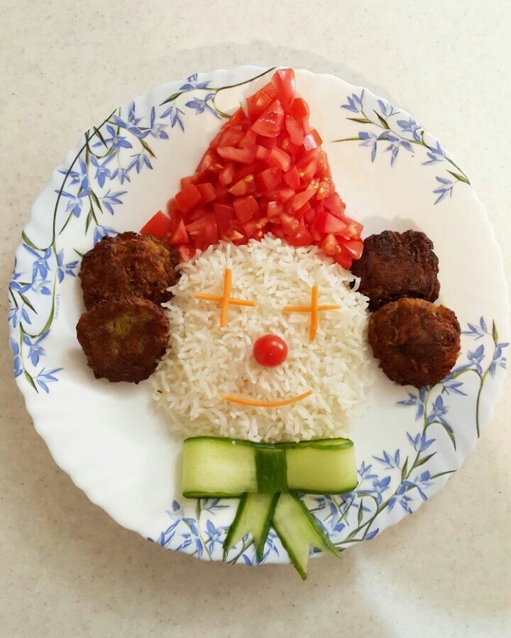 عکس دلقک بامزه شدن ناهار پسر گلی ما