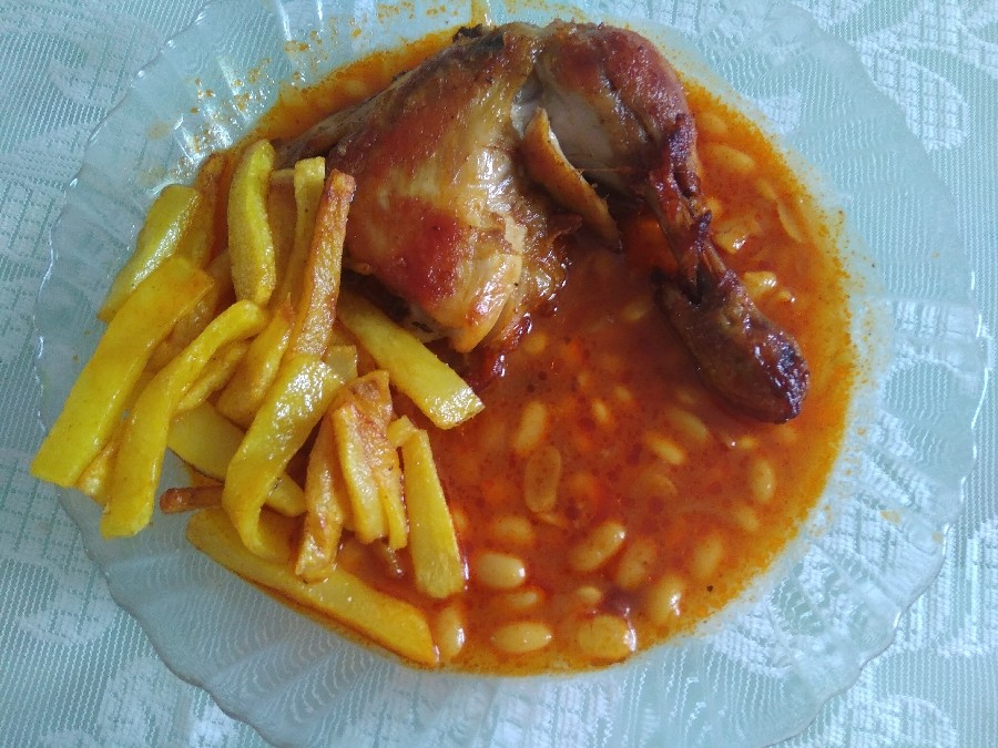 عکس مرغ و خوراک لوبیا