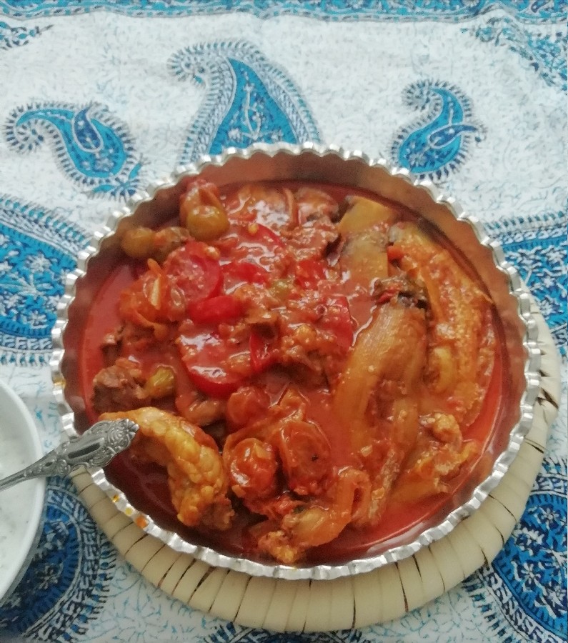 عکس ترکیبی از بادمجان و گوشت به همراه الو بخارا و گوجه سبز 