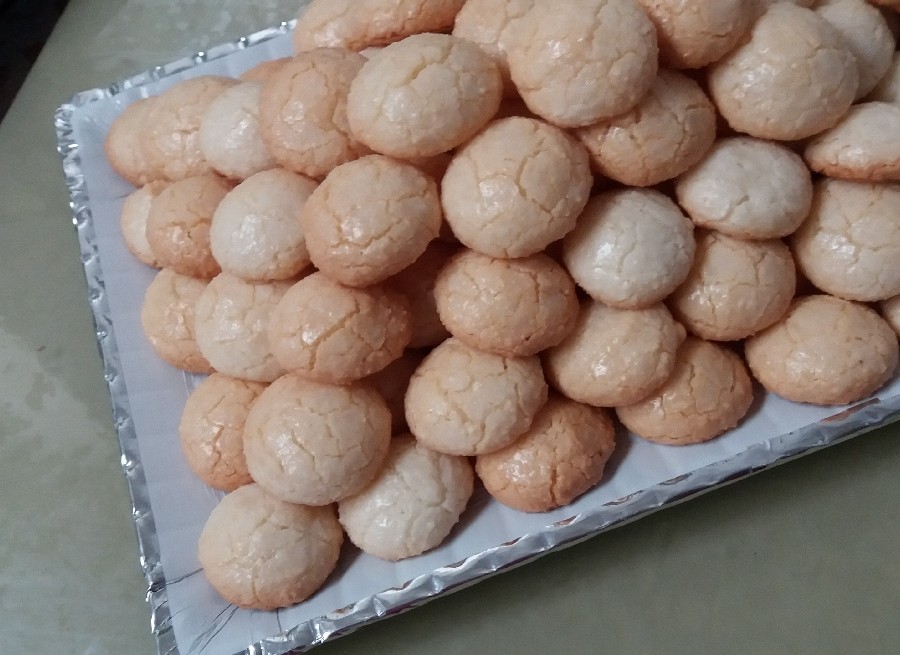 عکس اینم شیرینی نارگیلی های من واسه عید