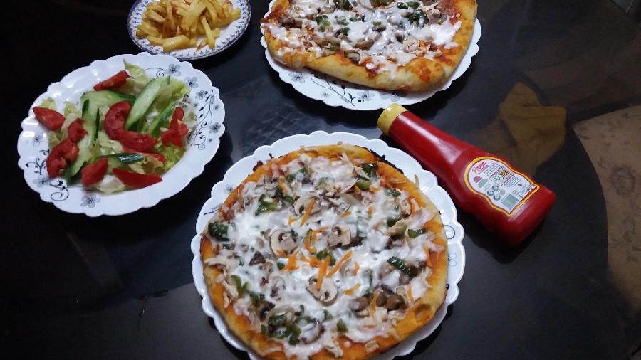 عکس پیتزا مرغ و قارچ .ذرت مکزیکی