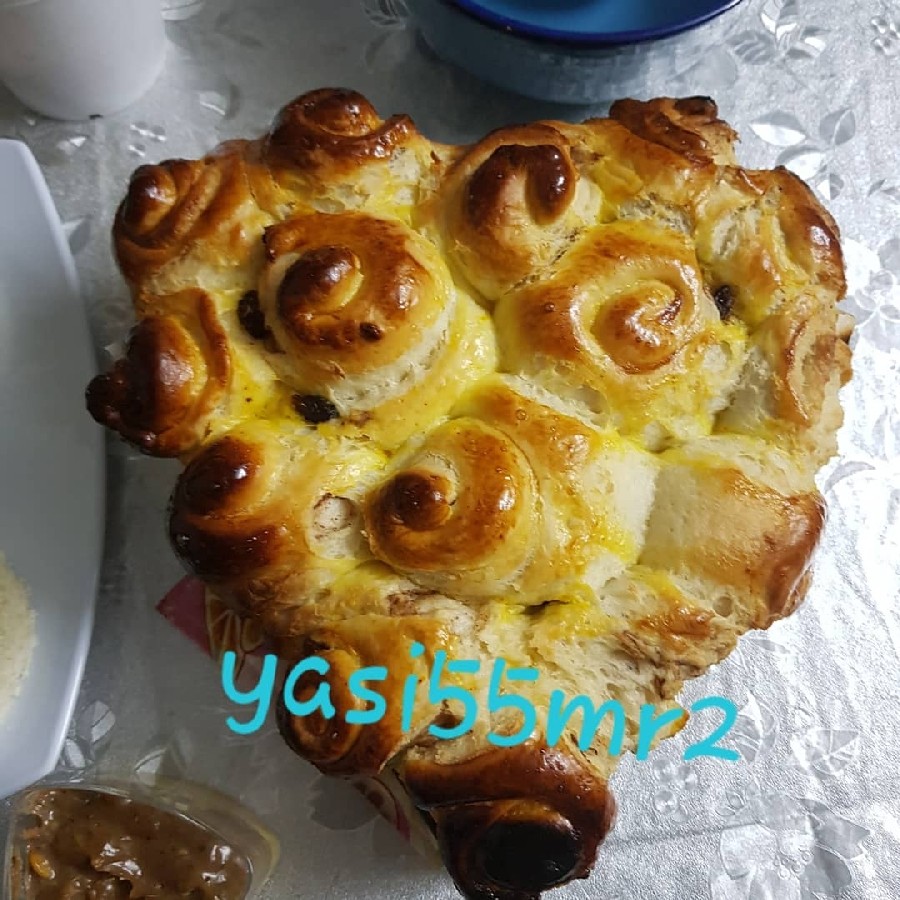 عکس نان اتریشی بابقیه خمیرکه موندبشکل کروسان پیچیدم
