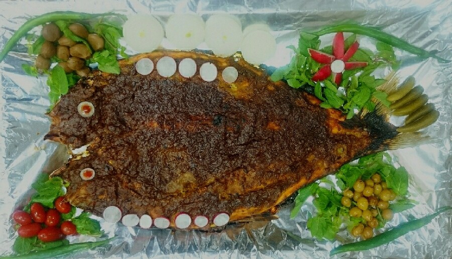 عکس ماهی کبابی با حشوی تمر هندی و خرما 