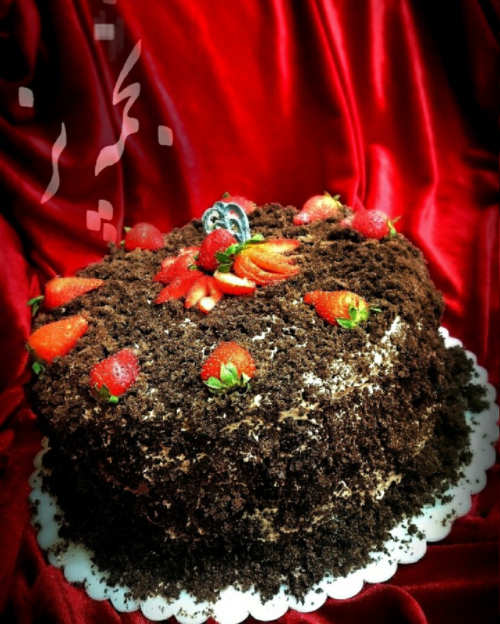 عکس کیک شکلاتے با فیلینگ موز ، گردو ،شکلات ?