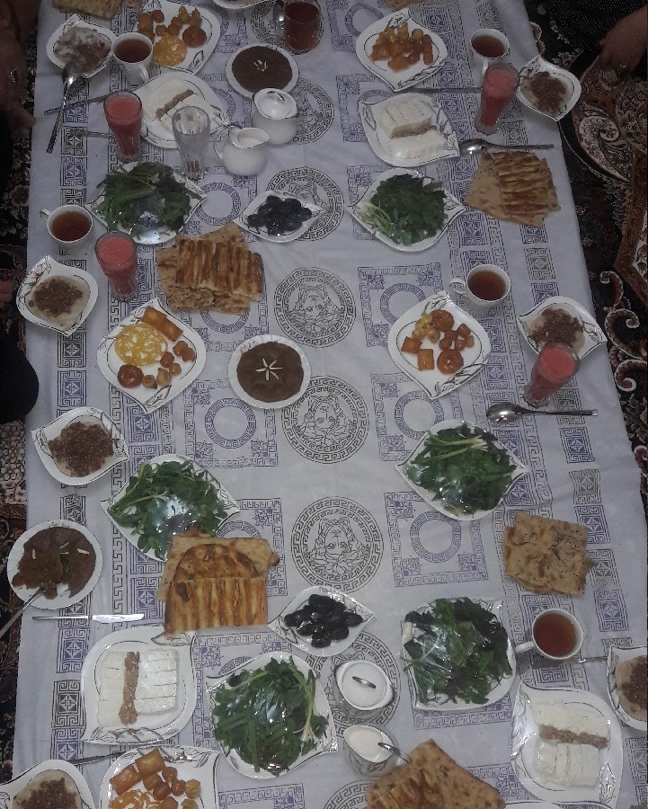 عکس اینم #افطاری آخرین جمعه ماه رمضان خونه‌ی ما
البته با چیدمان سفره و مرغ توسط جاری جان?