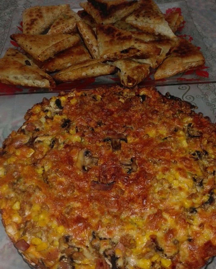 عکس پیتزا و سمبوسه