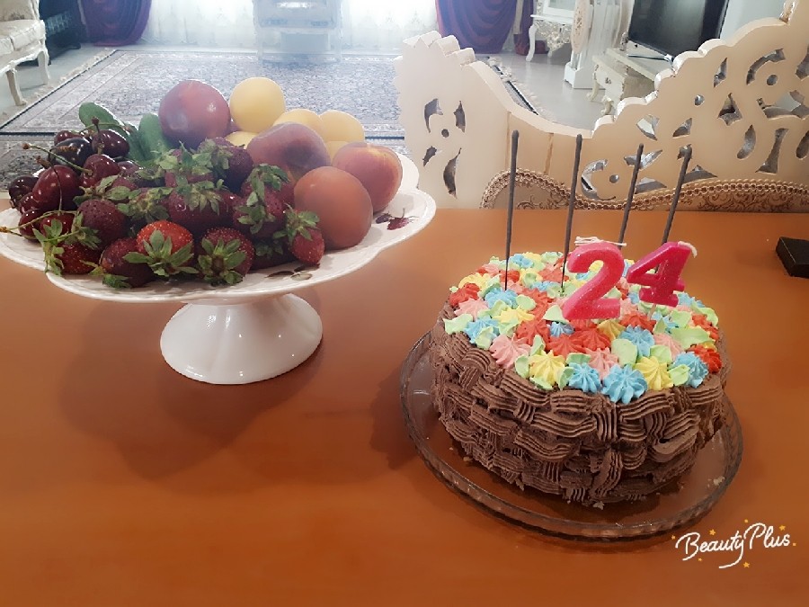 عکس کیک‌ تولد دوستم که سورپرایزش کردم